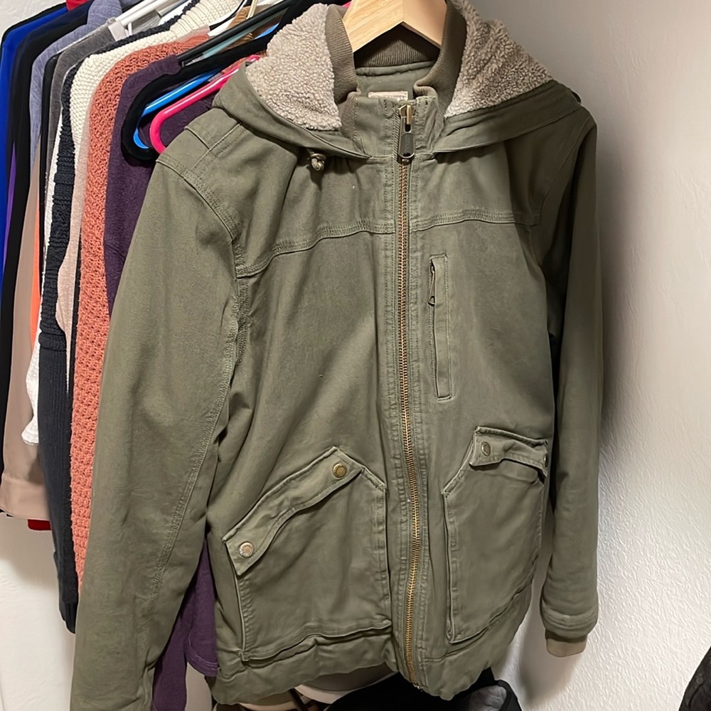 Duluth women’s medium heavy duty fire hose jacket -olive green